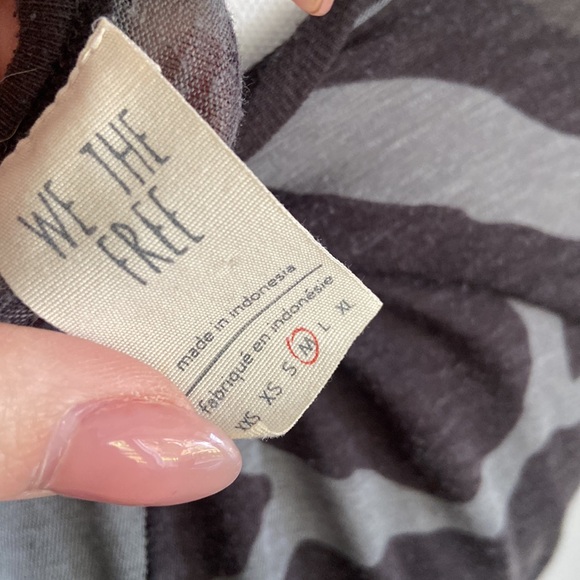 Free People FREE WITH ANY PURCHASE camo tee shirt sleeve camouflage top medium - Picture 11 of 14
